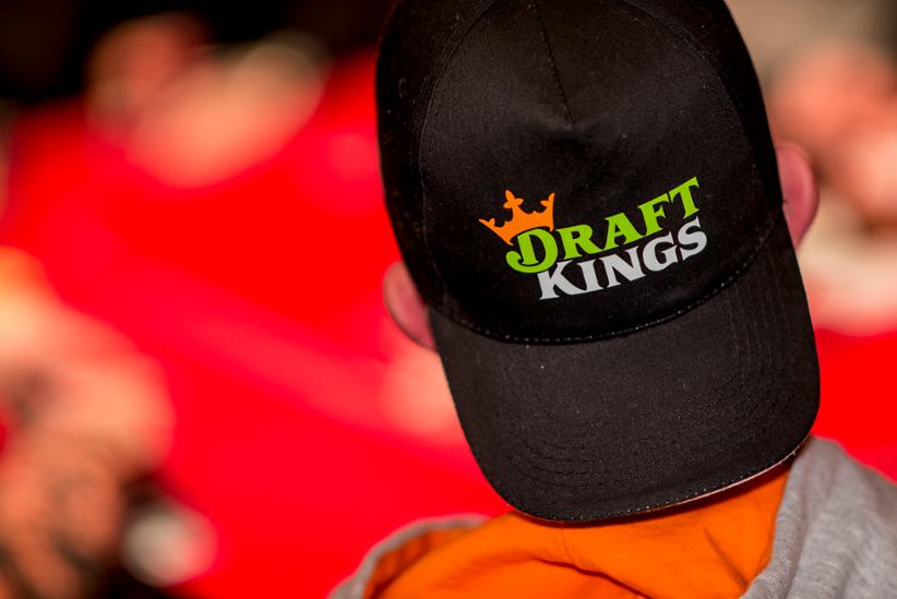 DraftKings registra sólidos ingresos en el primer trimestre de 2024 y mejora las perspectivas 1 Sombrero DraftKings