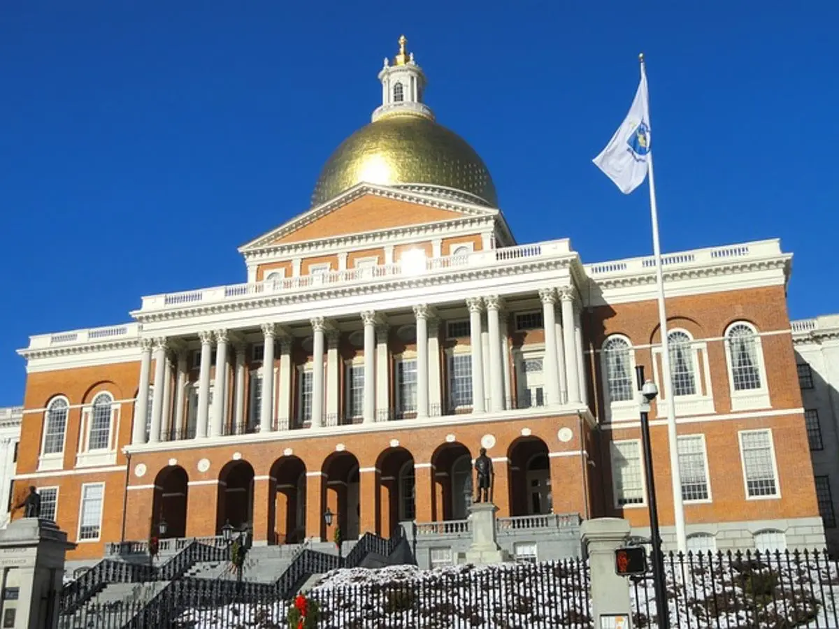 Massachusetts explora la legalización de la igamia, aumentando el impuesto sobre las apuestas 1 Boston-Massachusetts-State-House