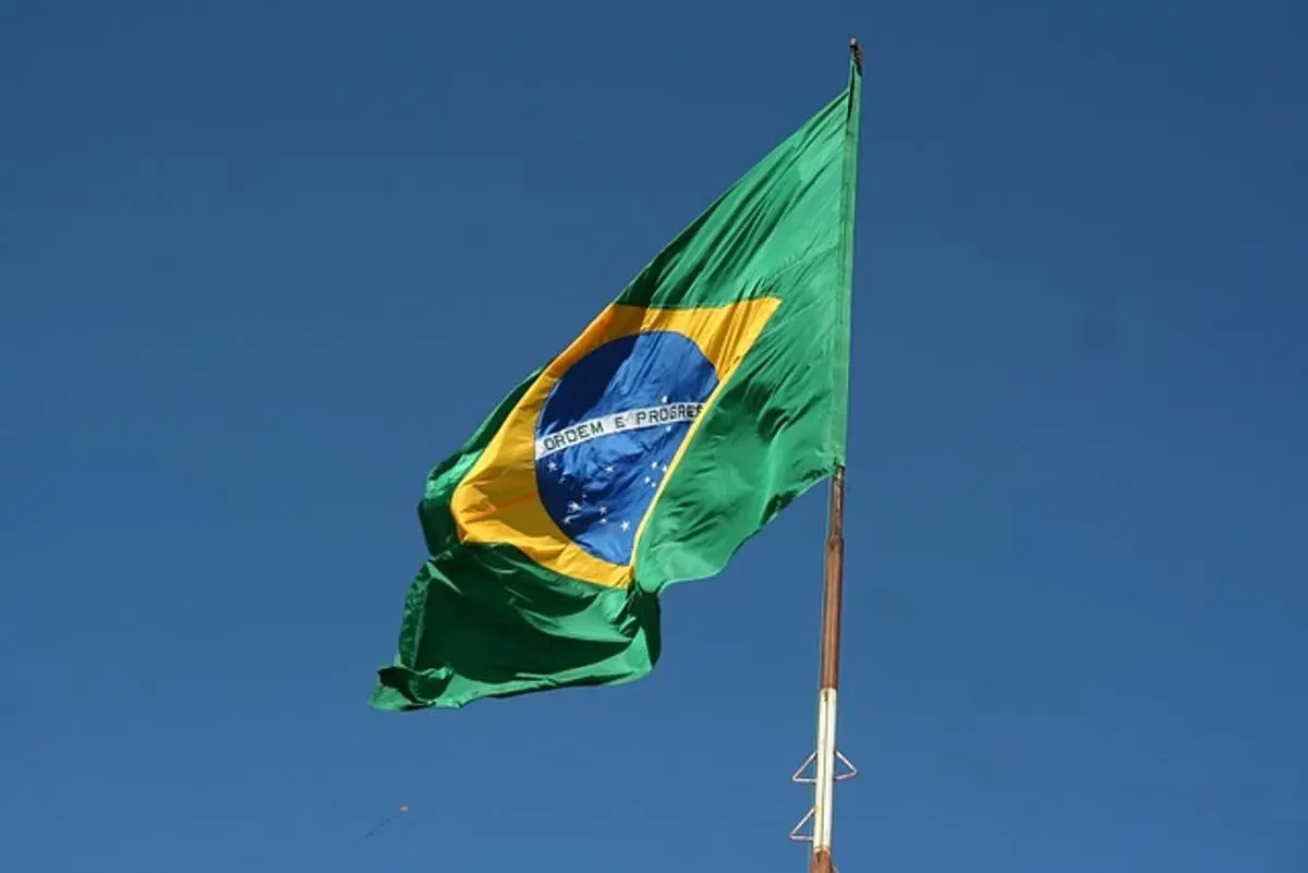 Paysafe alcanza un nuevo hito con la licencia de institución de pago brasileña 1 Bandera brasileña en un poste