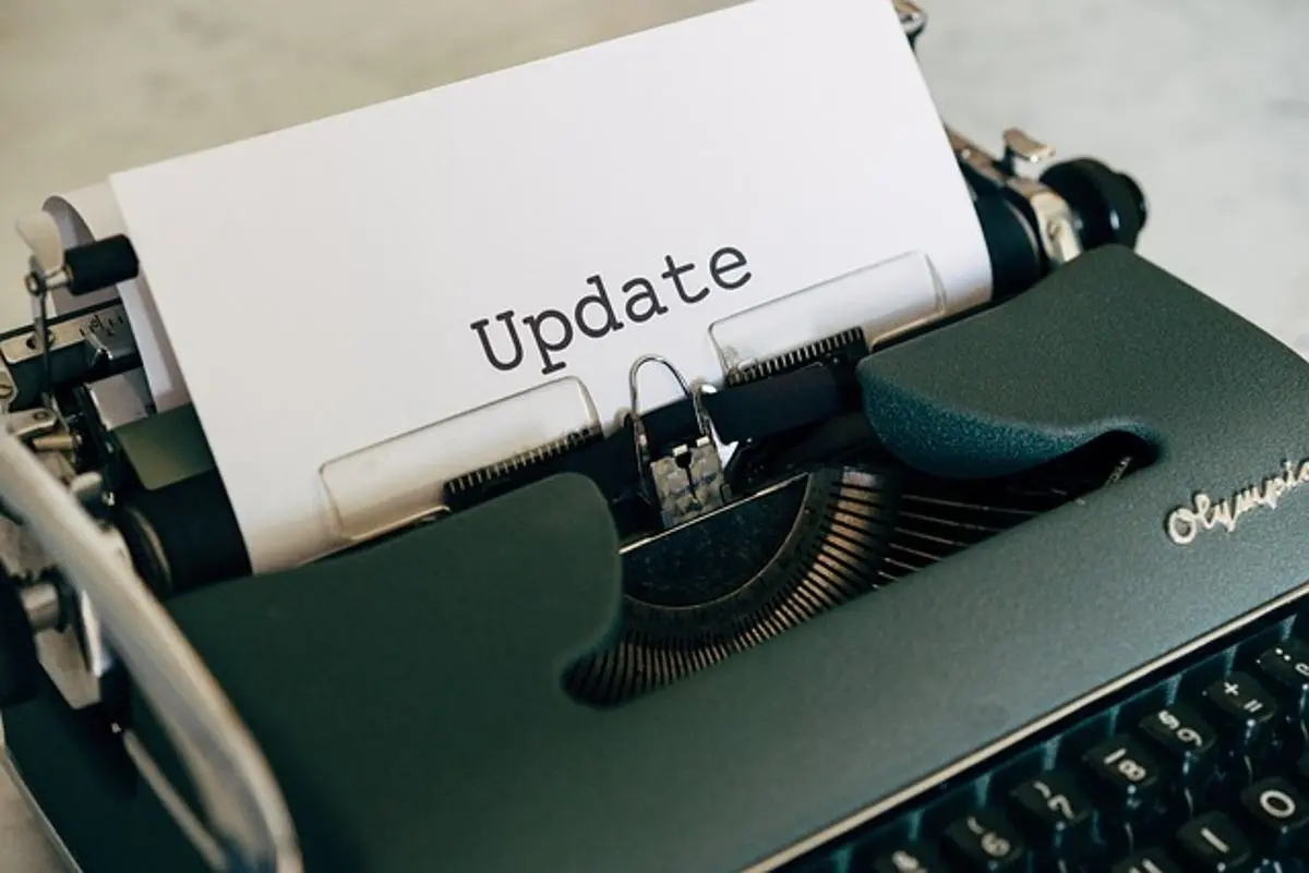 La rivalidad proporciona una actualización sobre la gestión de la terminación de la orden comercial 1 Word-Update-on-a-typewwriter