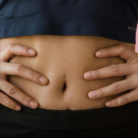With only 3 minutes: the Japanese exercise that leaves your flat abdomen without leaving home