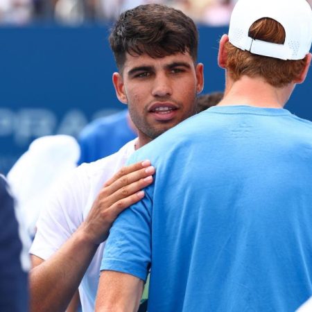 Alcaraz, campeón de Cincinnati por abandono de Sinner