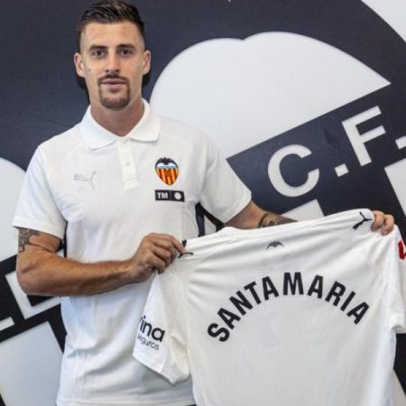 Baptiste Santamaria: “Valencia is a great club with a great story and wanted to play here”