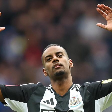 Alexander Isak, solution to problem in the Newcastle