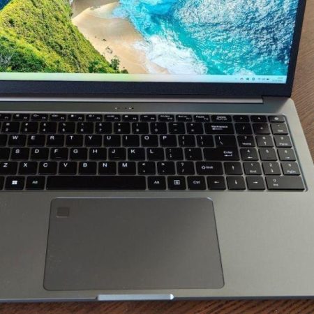 This laptop with 32 GB of RAM and an AMD Radeon is so cheap that you will look at the price twice before buying it