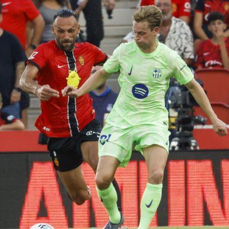 Meeting in progress for the renewal of Frenkie de Jong!