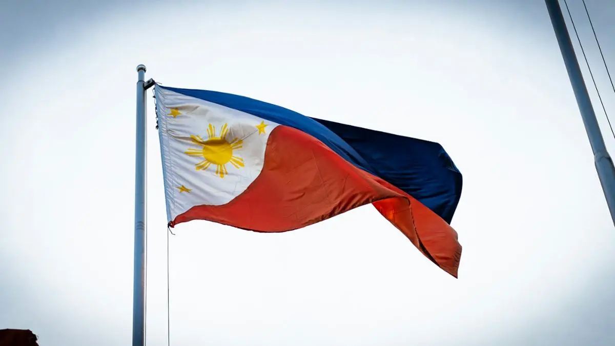 El presidente de Filipinas es cuidadoso con la implementación de cambios en línea. 1 Bandera de Filippins