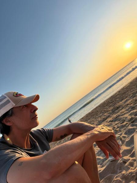 Juan del Val publica una foto íntima de sus vacaciones y se desata el debate en redes: "Ganas muchísimo" 2 Juan del Val durante las vacaciones.