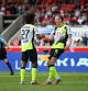 Beier celebra su gol junto a Adeyemi, que le dio el pase decisivo (Photo by Christian Kaspar-Bartke/Getty Images)