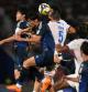0-1: Noruega, ante Francia en cuartos tras eliminar a Paraguay 1 Elyaz Zidane, en pugba con el japonés Kazunari Kita
