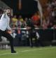 El entrenador del Valencia, Carlos Corberán (d), durante el partido contra el Villarreal en Mestalla