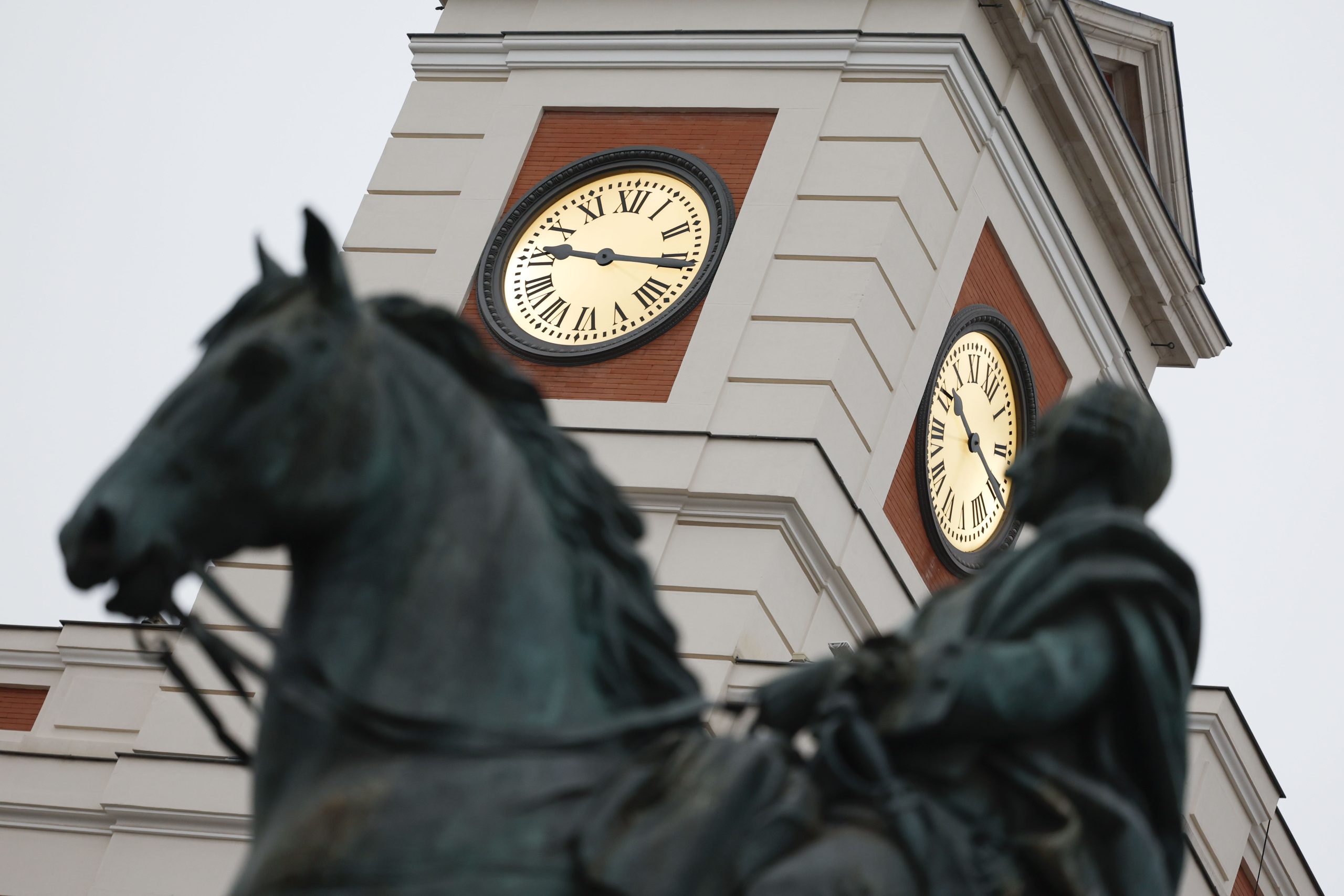 La Cuenta Atrás para la Nochevieja: Todo lo que Debes Saber sobre el Reloj de la Puerta del Sol