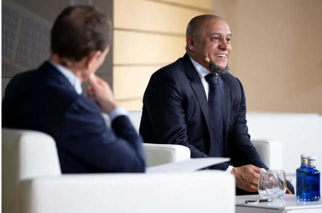 Roberto Carlos: El Famoso Lateral que Conquista Corazones y Enfrenta un Procedimiento Cardiaco