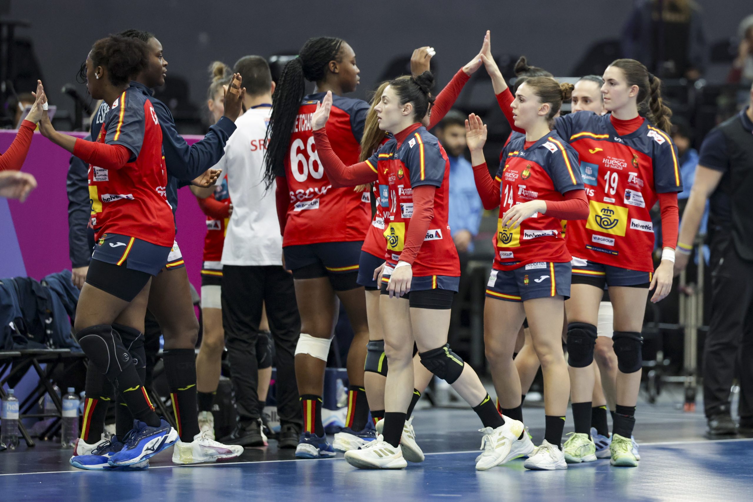 Las Jugadoras de la Selección Española de Balonmano enfrentan Racismo en Redes Sociales: ¿Por Qué es Inadmisible? 1 692f16e4d1611 scaled