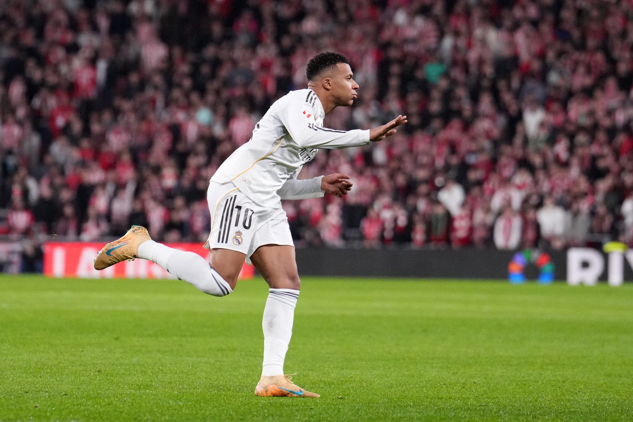From Crisis to Glory: How Mbappé Seeks to Beat Cristiano Ronaldo's Historical Records at Real Madrid 1 693098635f6c3 scaled