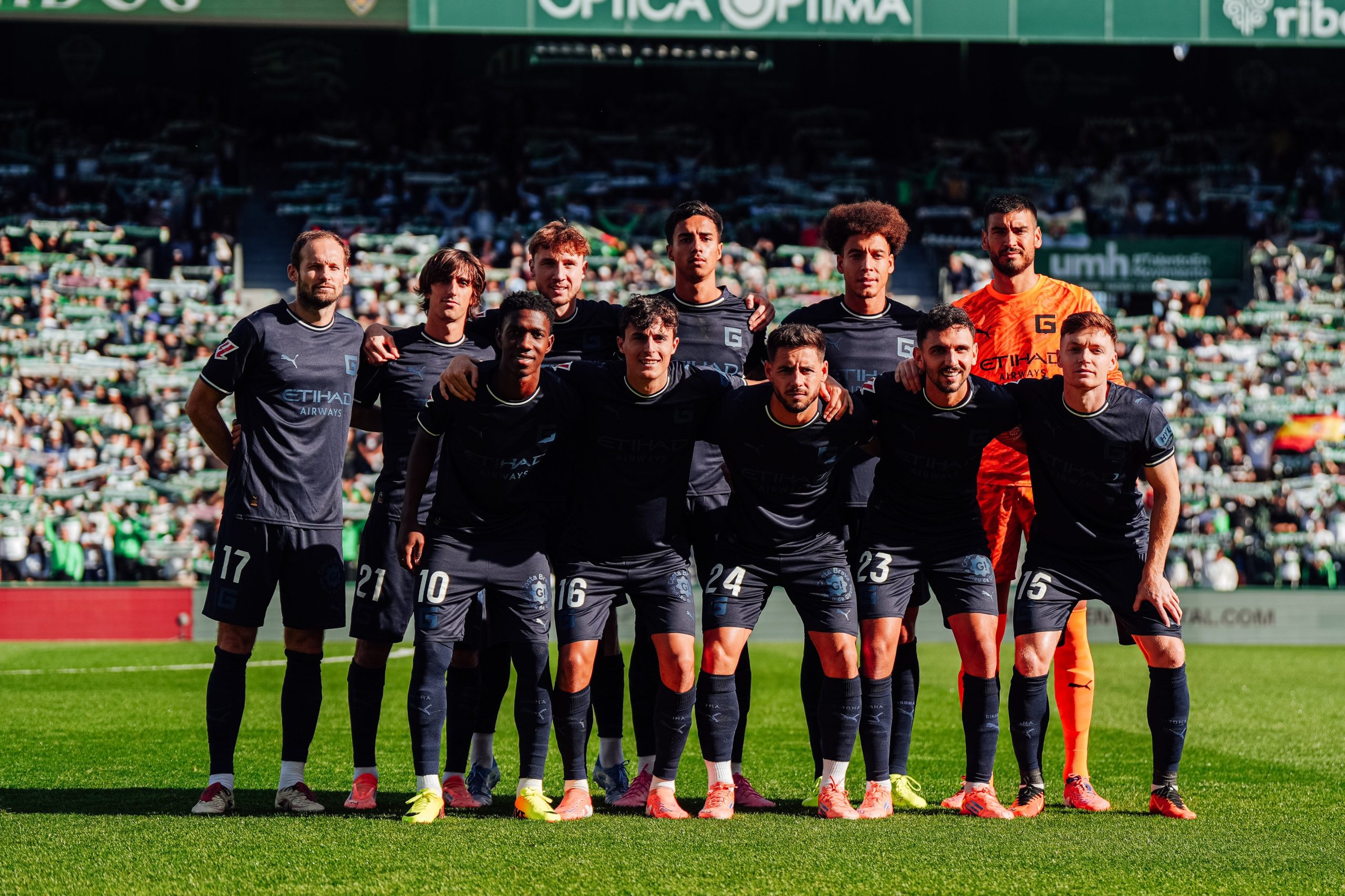 El Girona cae goleado 3-0 ante Elche: Una crisis que preocupa antes del aluvión de partidos