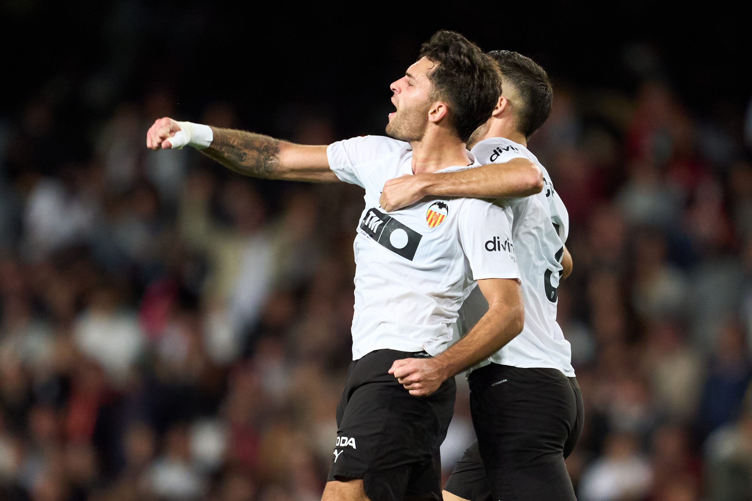 Hugo Duro Revives Valencia in '93: A Draw Full of Emotion and Tensions in Mestalla