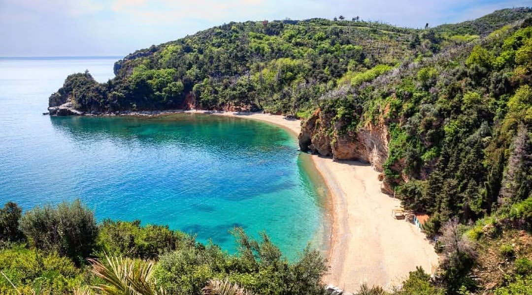 The Impact of English Tourism in Spain: A Balance Tipping Towards Discontent?