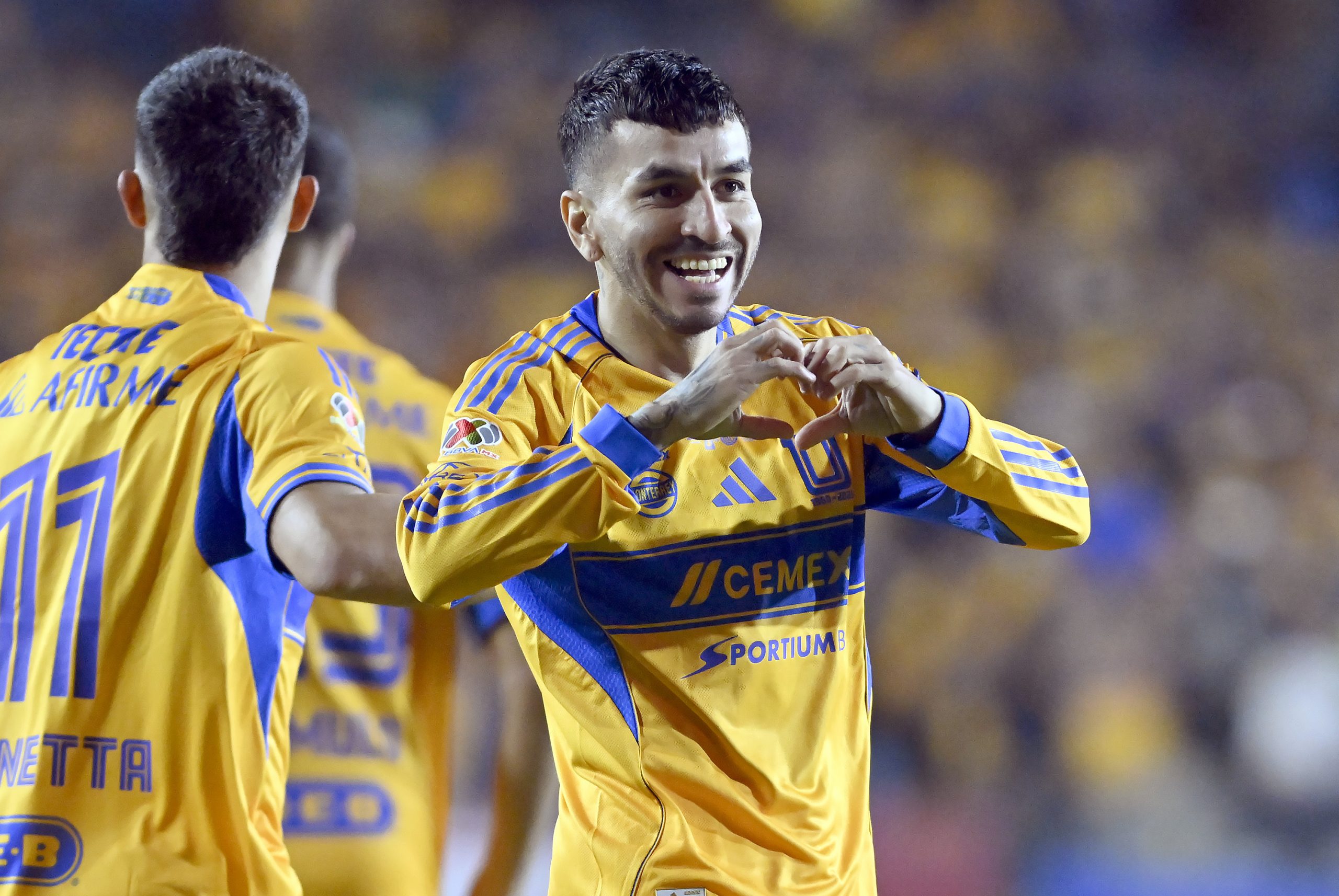 Tigres UANL takes a firm step towards the title with an exciting victory: 1-0 against Toluca in the final Tigres UANL takes a firm step towards the title with an exciting victory: 1-0 against Toluca in the final