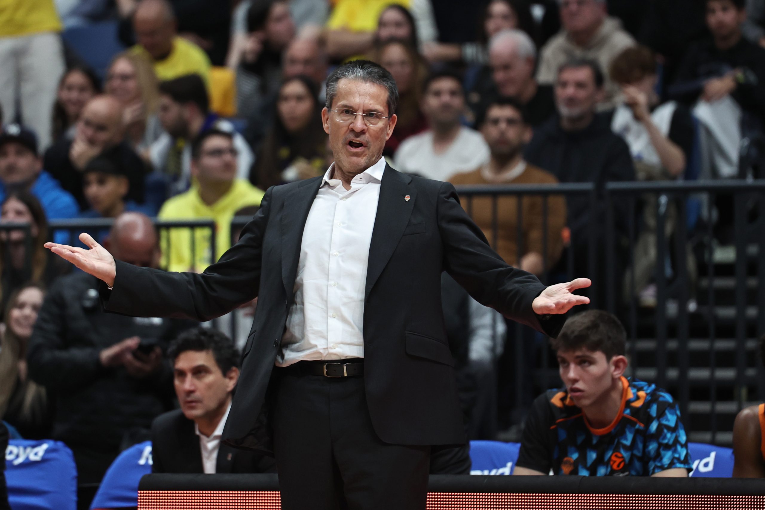 La Euroliga impone una multa de 10.000 euros al Maccabi Tel Aviv por cánticos ofensivos contra Valencia Basket y su entrenador Pedro Martínez