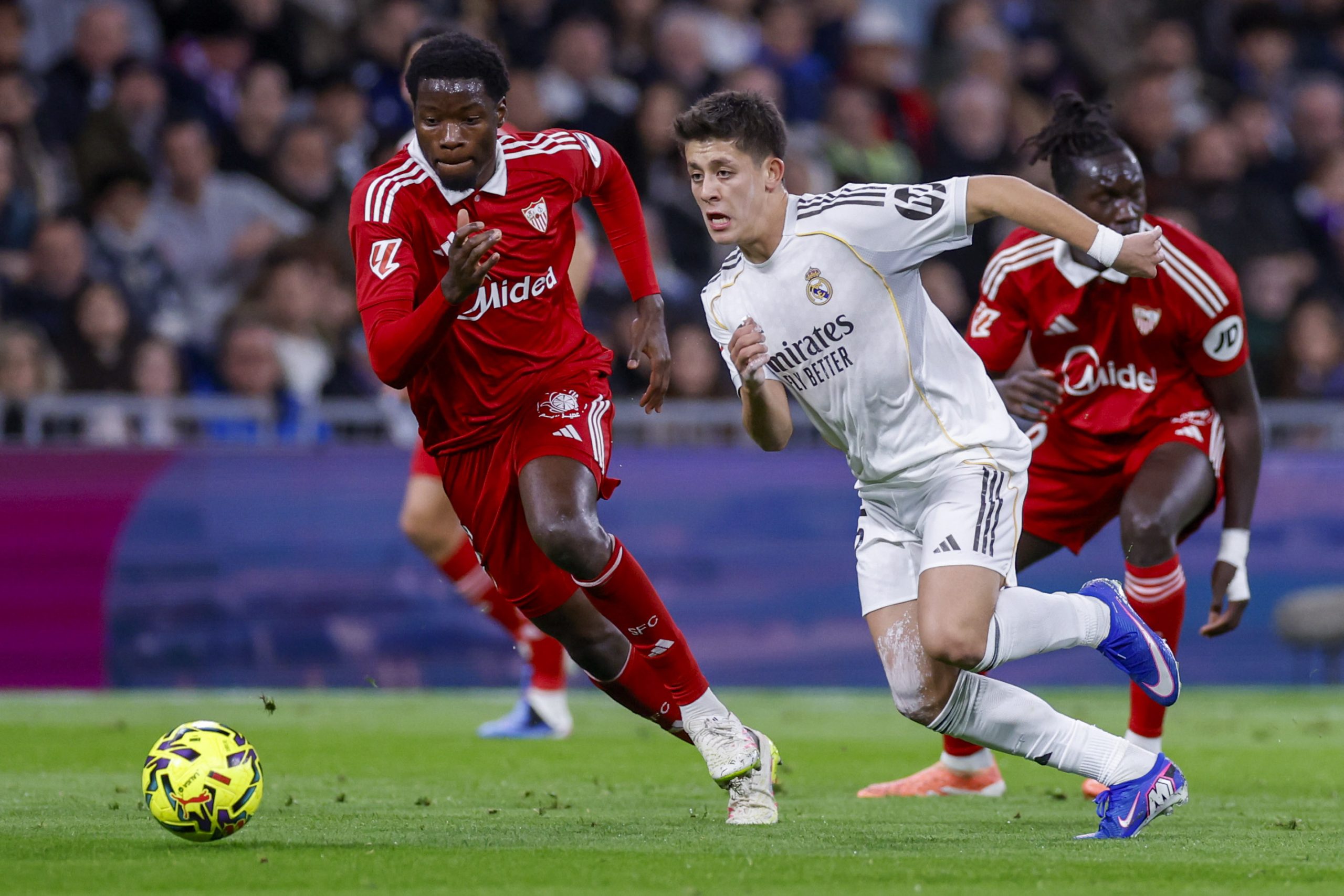 Controversy at the Santiago Bernabéu: Sevilla falls 0-2 against Real Madrid in a duel of questioned referee decisions