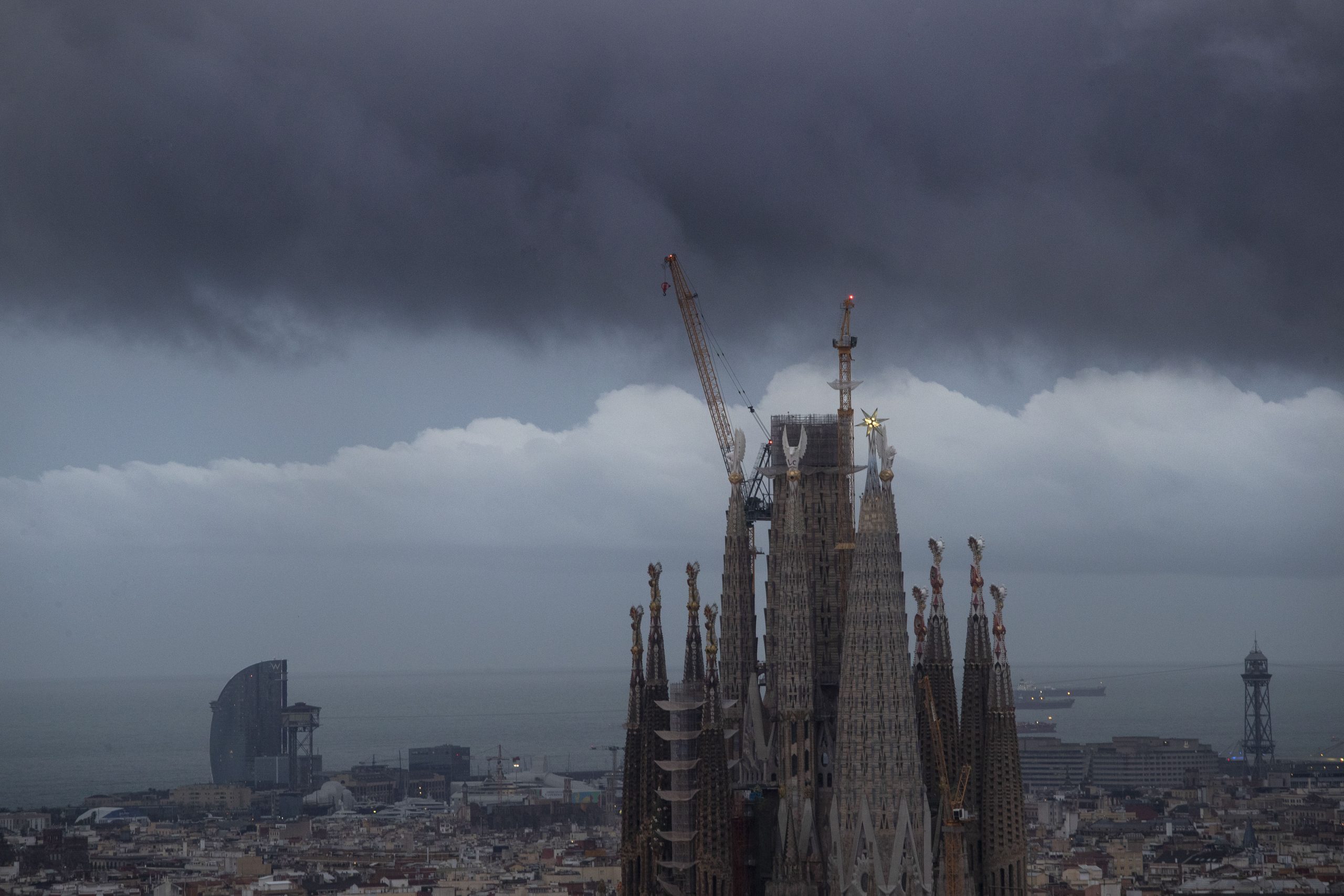 Polar Cold in Barcelona: The Tassel that Lowers Temperatures and Brings Spectacularity to the City