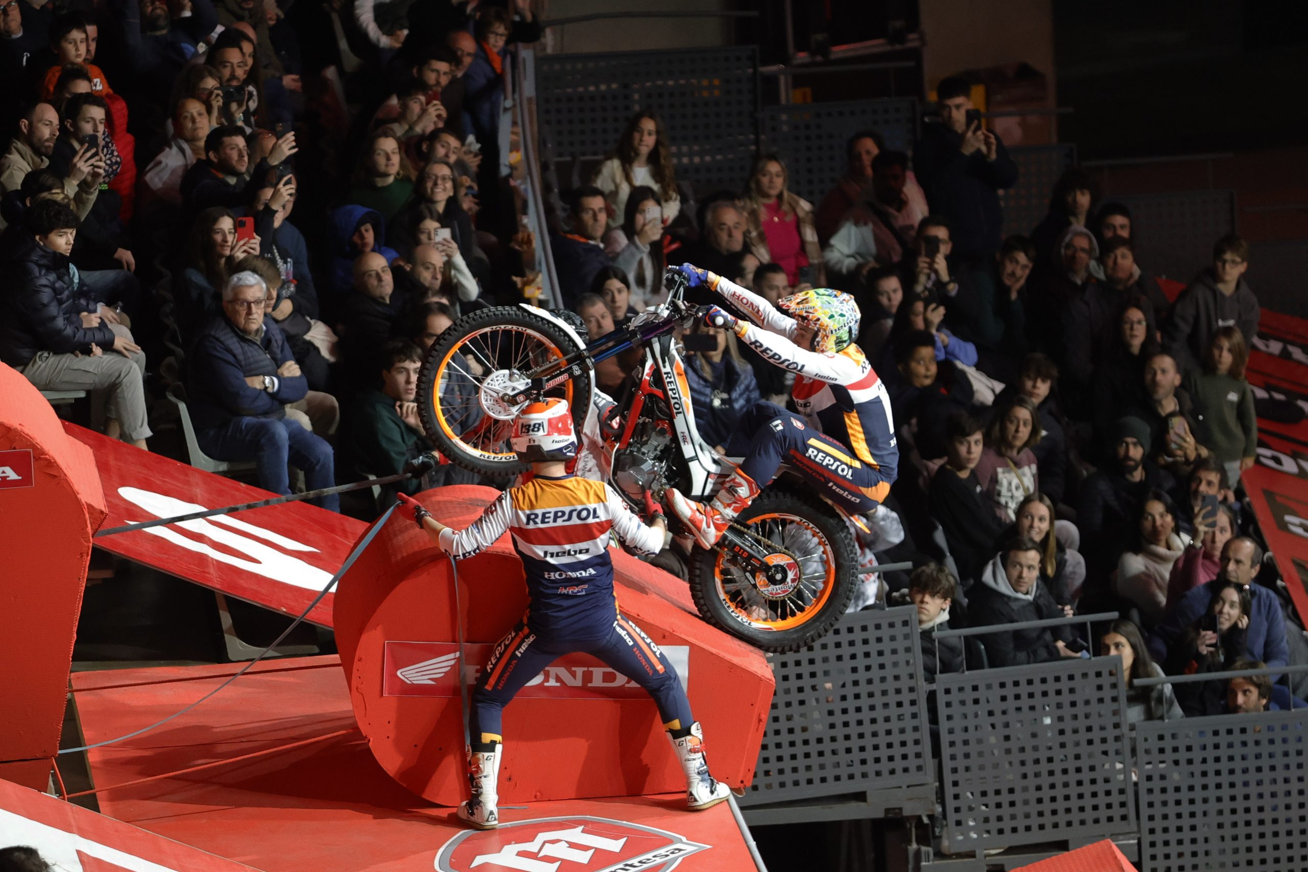 INVERSUS se convierte en el patrocinador principal del Trial Indoor de Barcelona: Una nueva era para el deporte INVERSUS se convierte en el patrocinador principal del Trial Indoor de Barcelona: Una nueva era para el deporte