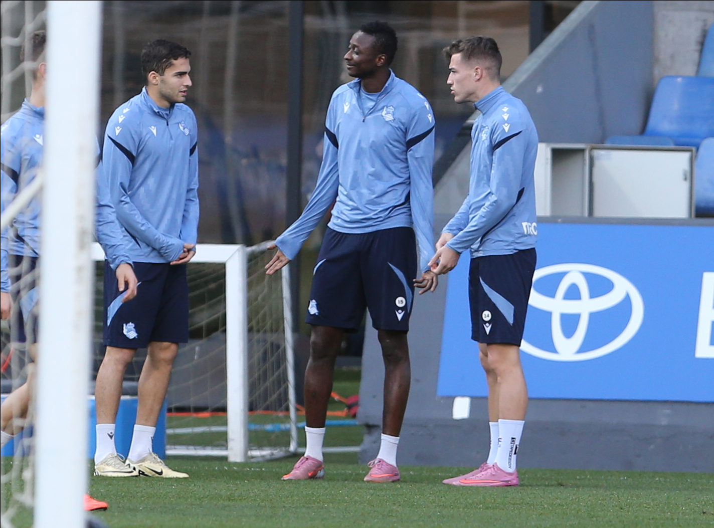 Sadiq Umar leaves Real Sociedad: A transfer that impacts the future of the club