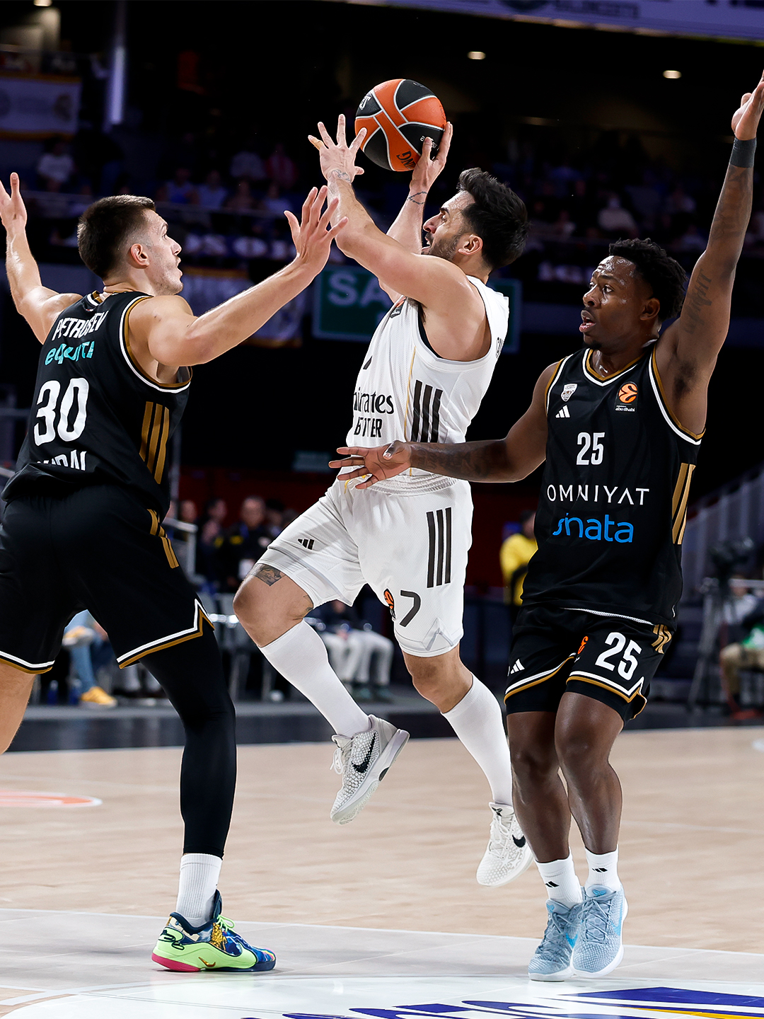 Real Madrid Logra una Espectacular Remontada y Acelera en la Euroliga: 107-93 Ante Dubái Basketball Real Madrid Logra una Espectacular Remontada y Acelera en la Euroliga: 107-93 Ante Dubái Basketball