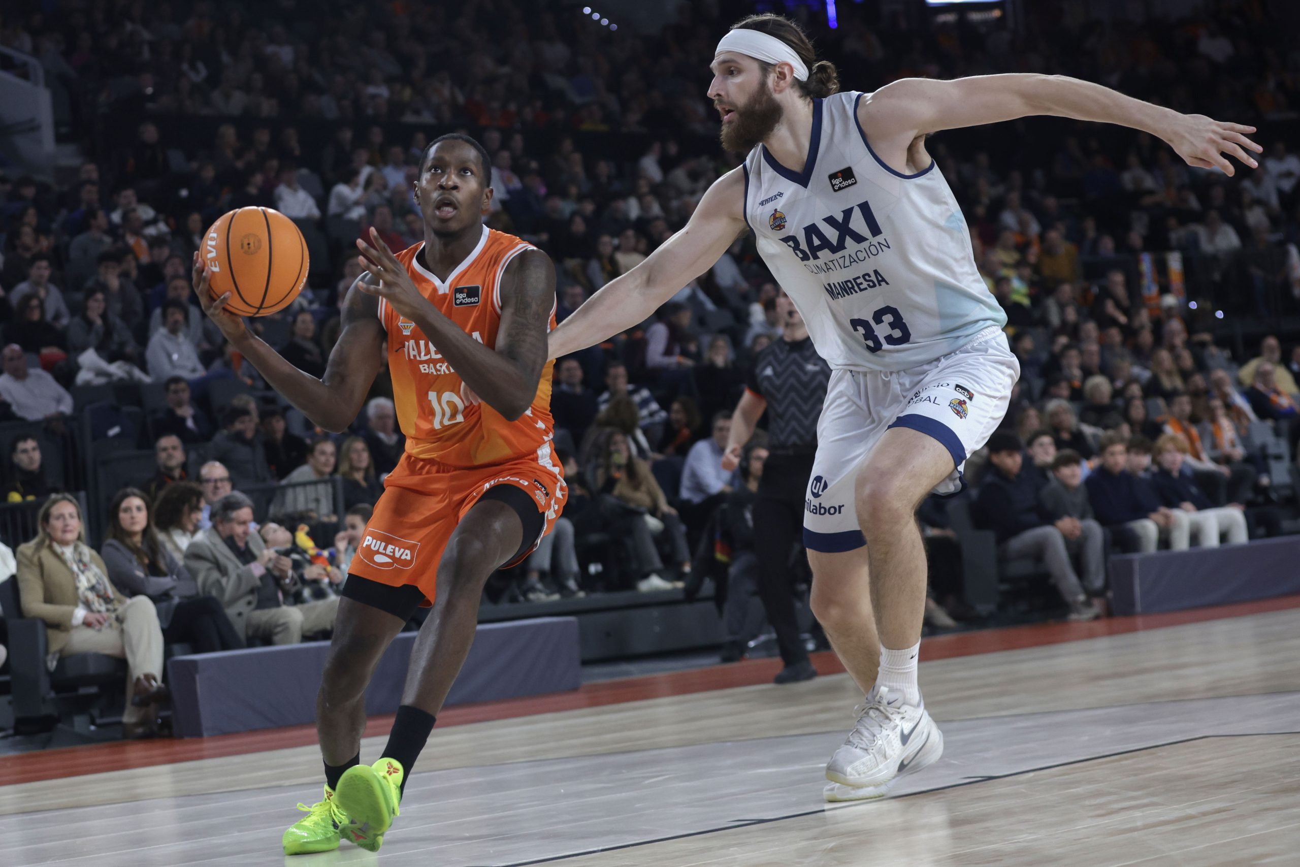 Valencia Basket Reaps an Imposing Victory: 103-76 over BAXI Manresa, Marking the Season