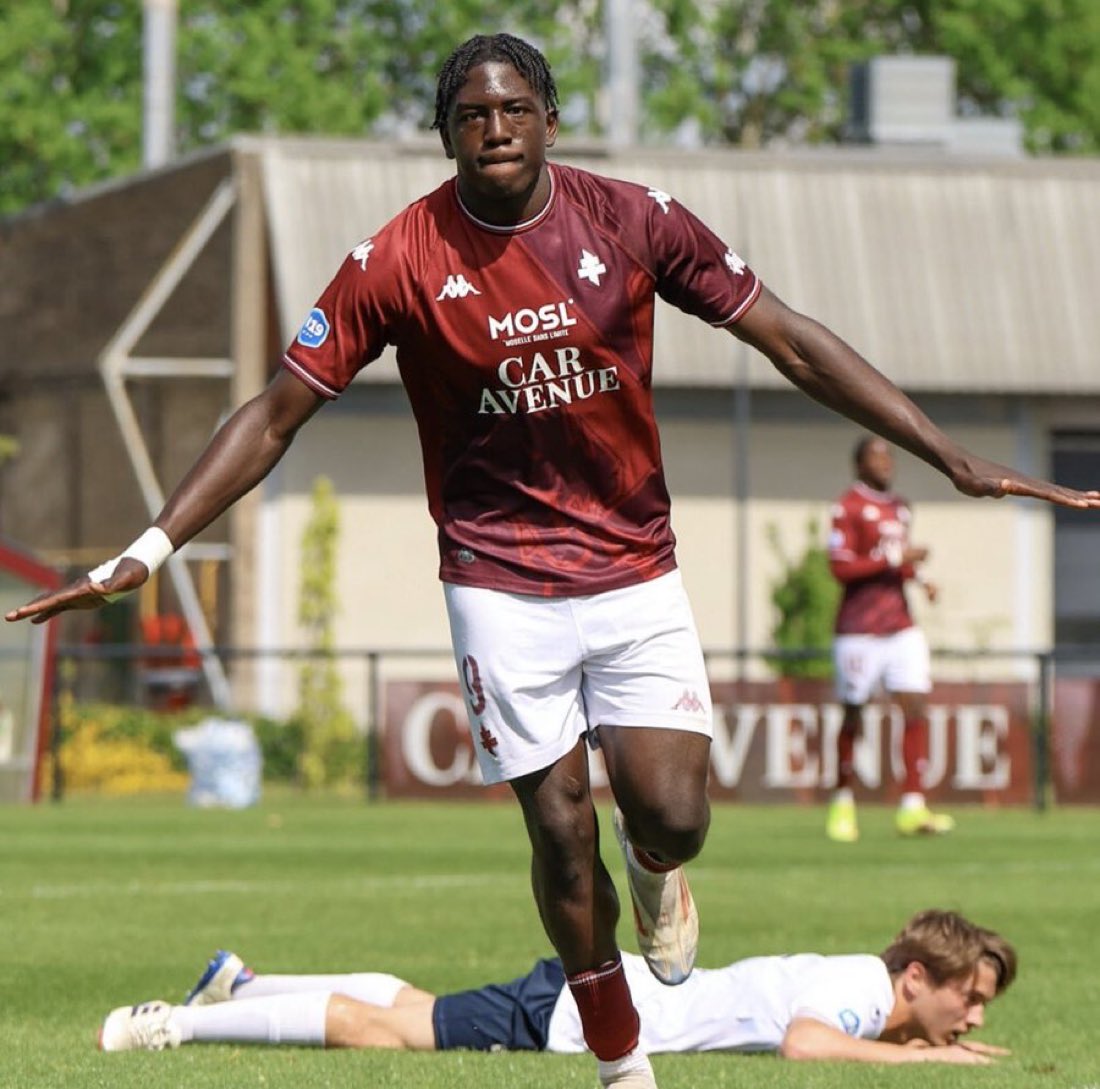 Aston Villa's surprising investment: 12 million for a young talent who promises to revolutionize the Premier League Aston Villa's surprising investment: 12 million for a young talent who promises to revolutionize the Premier League