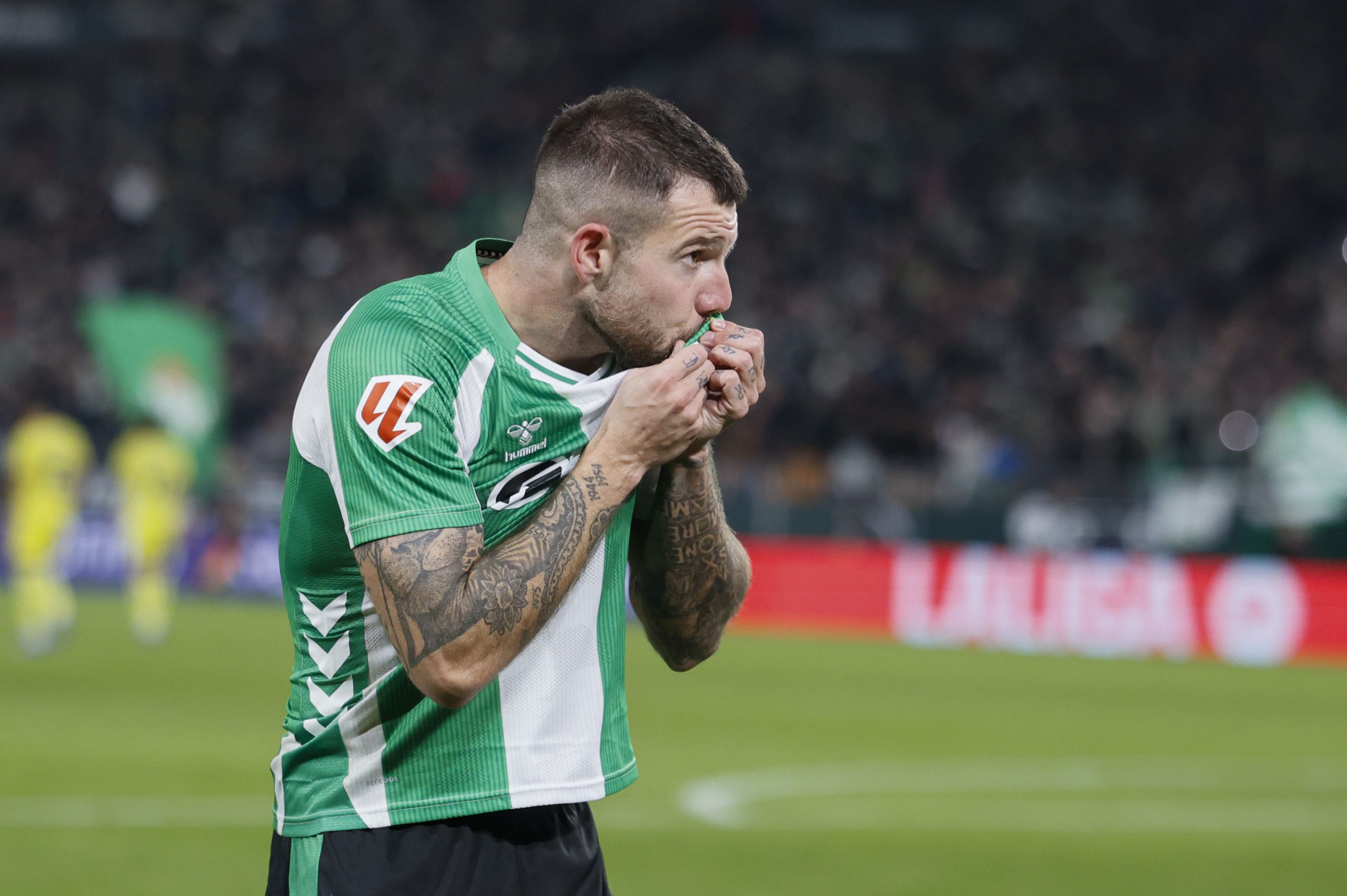 Betis seeks to seal its place in the Europa League against Feyenoord after a difficult start to the season