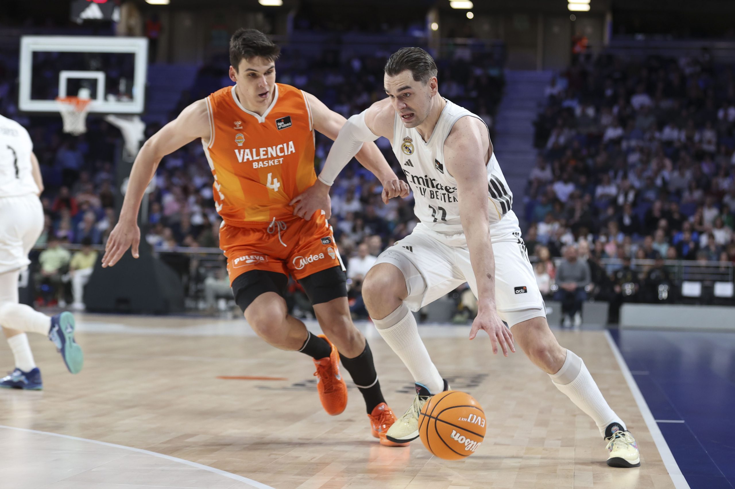 Mario Hezonja Shines in January and Takes Real Madrid to the Top of the Endesa League