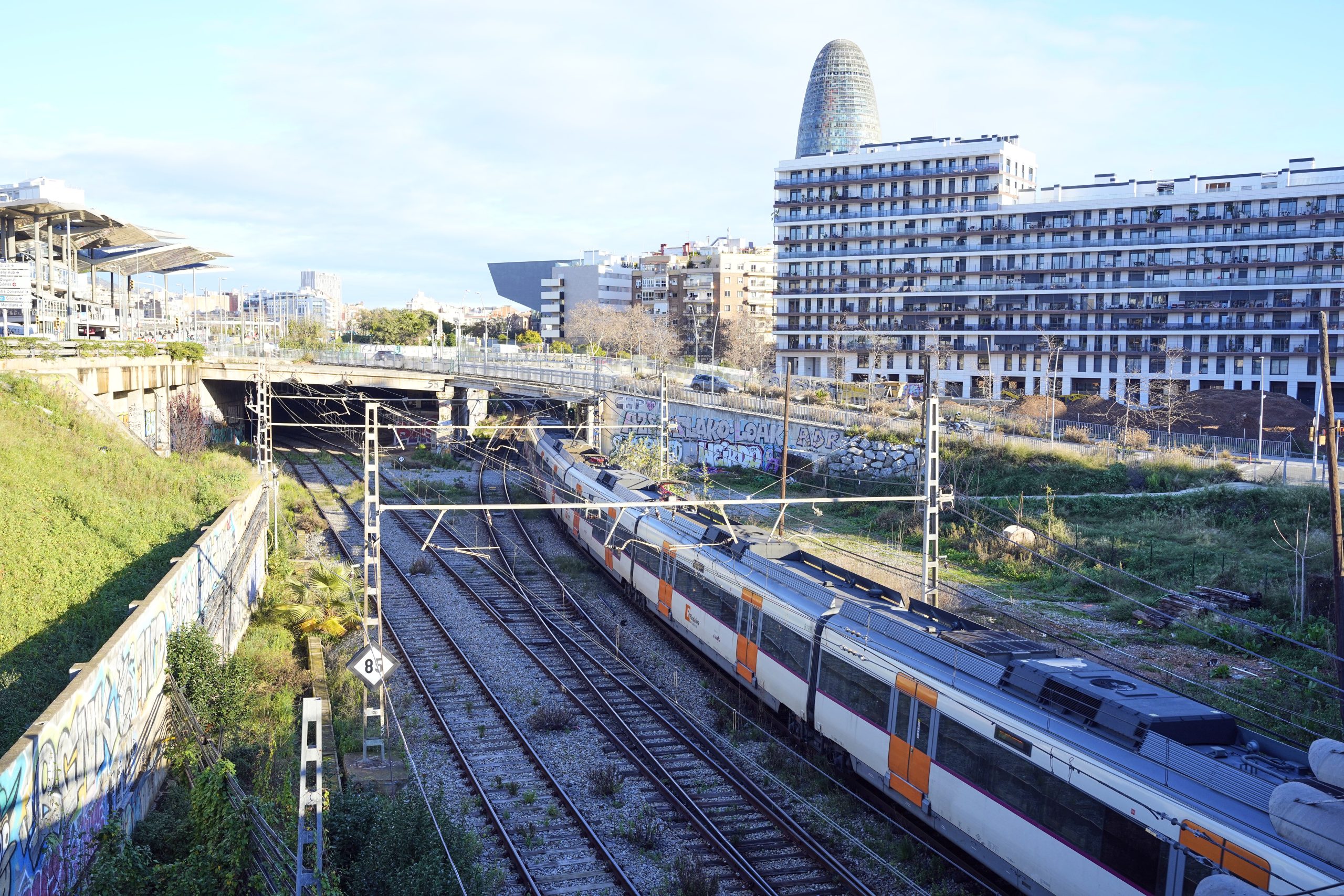 Renfe y Rodalies en Cataluña enfrentan una jornada de caos y soluciones por revisiones de infraestructura