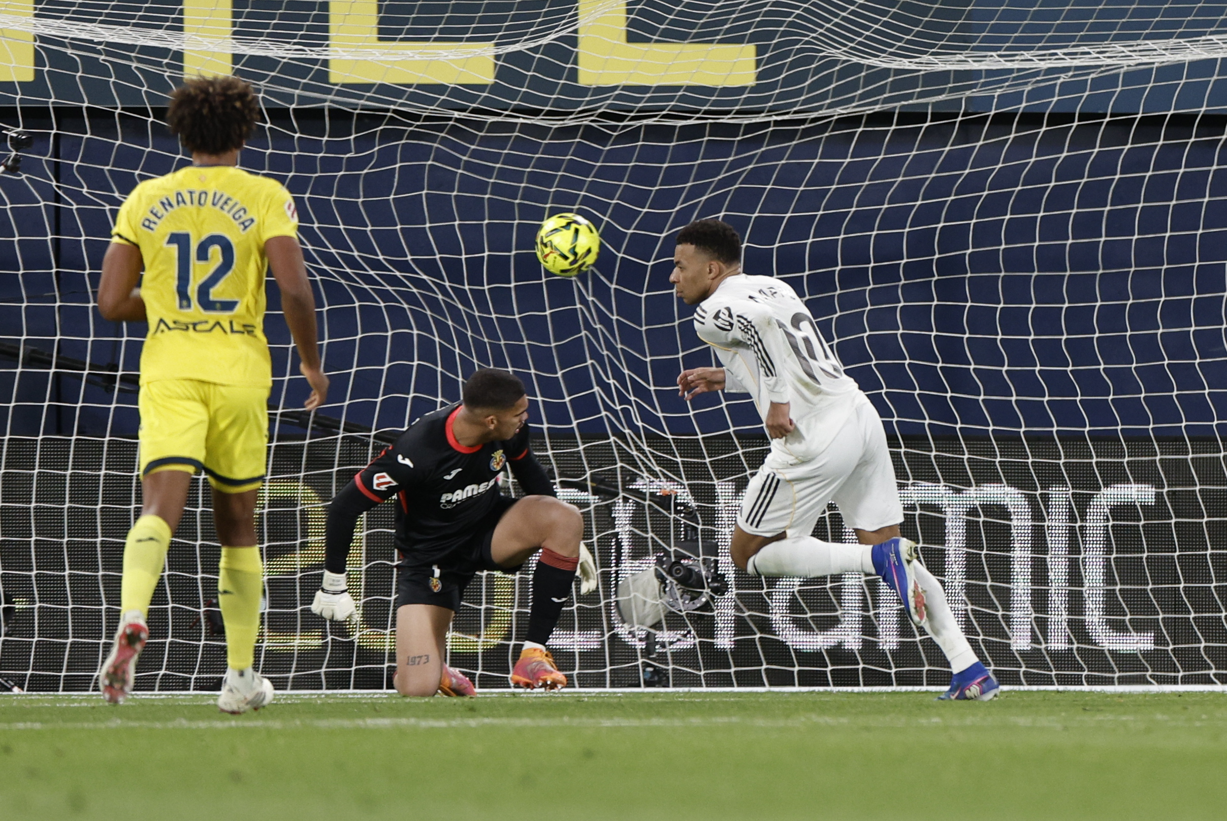 Real Madrid wins 0-2 at La Cerámica: A victory with a special dedication