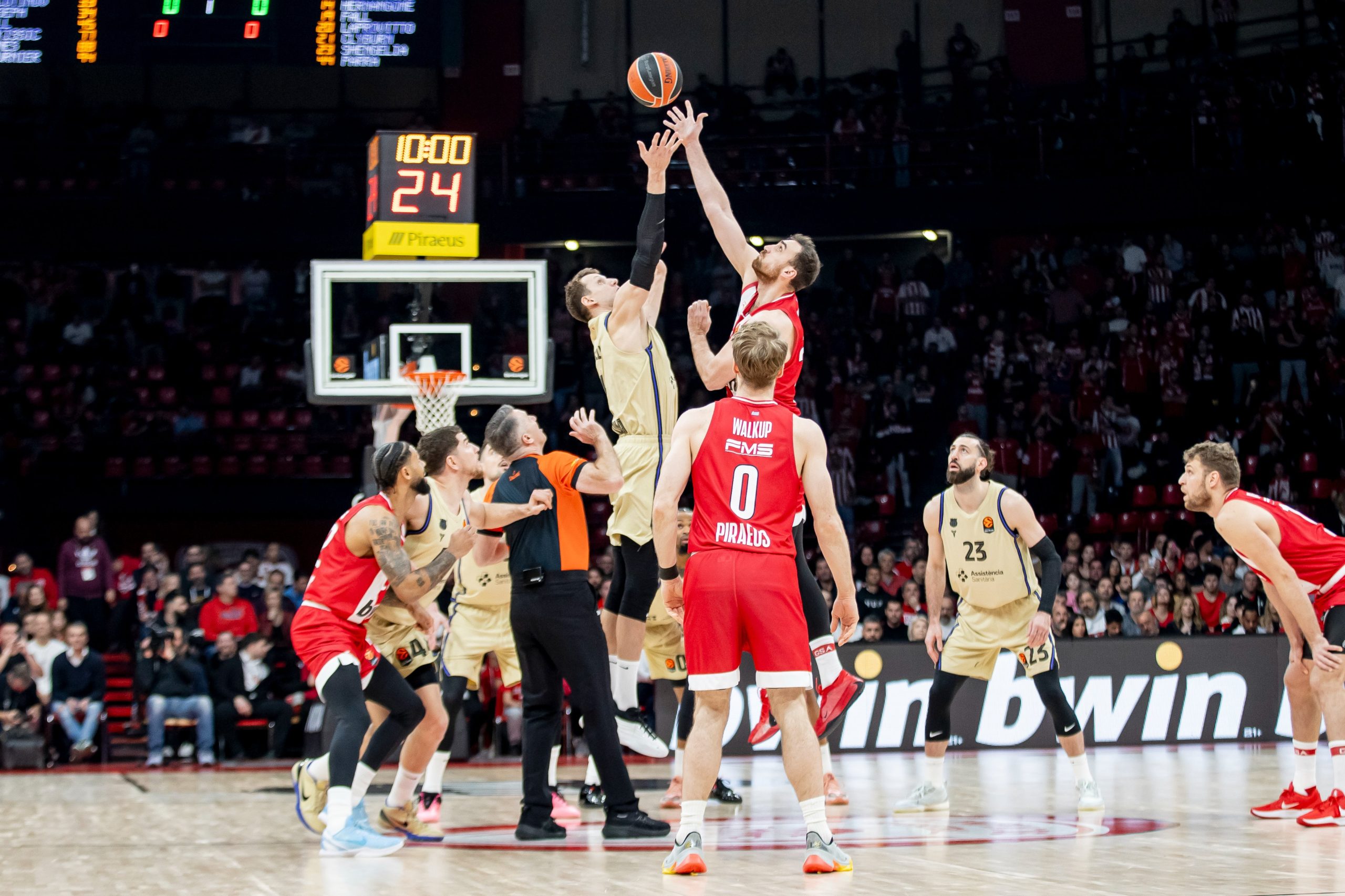 El Olympiacos y el Barça se enfrentan en un duelo clave para el playoffs de la Euroliga 2026