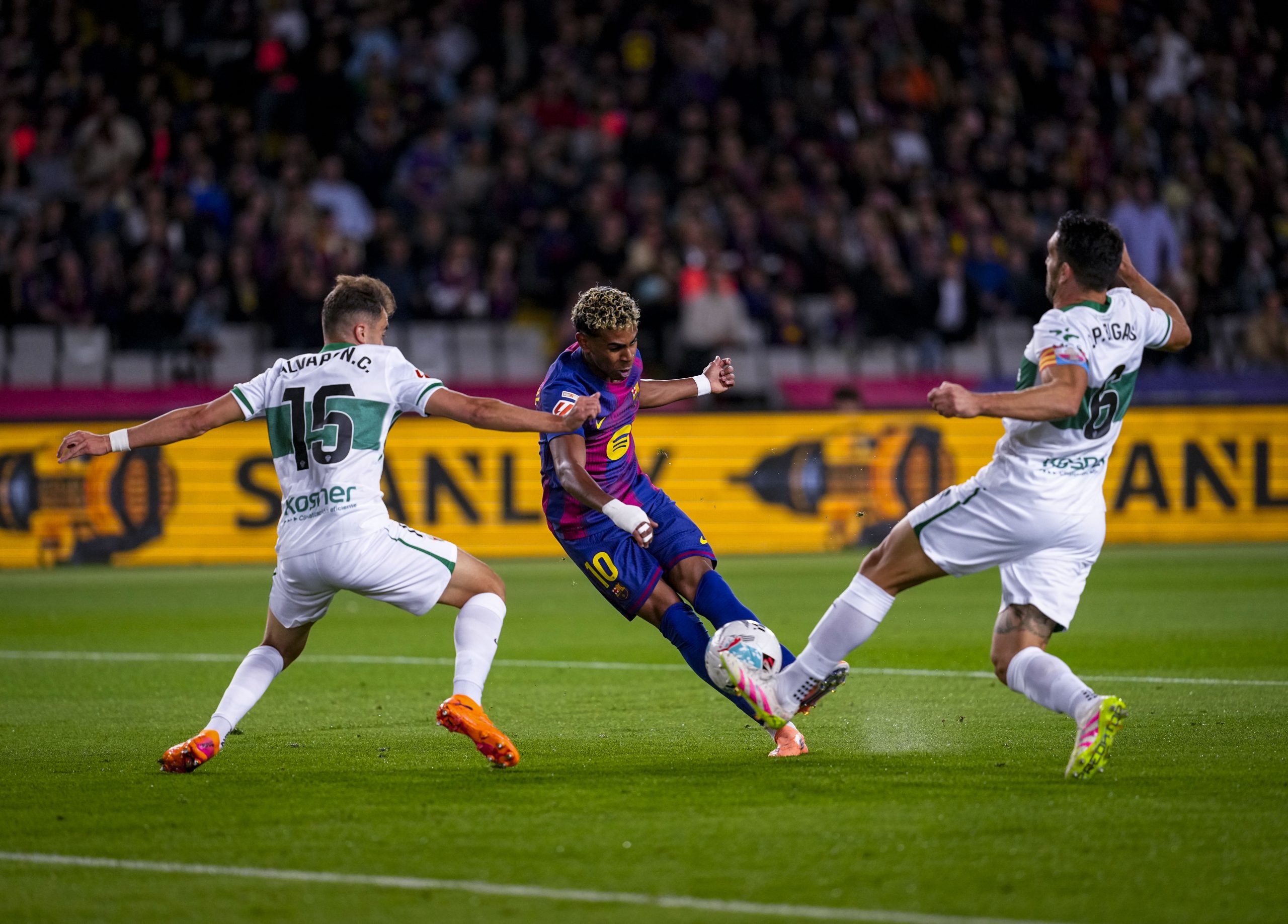 Elche Challenges Barça: A Duel of Styles and Rhythms in 2026