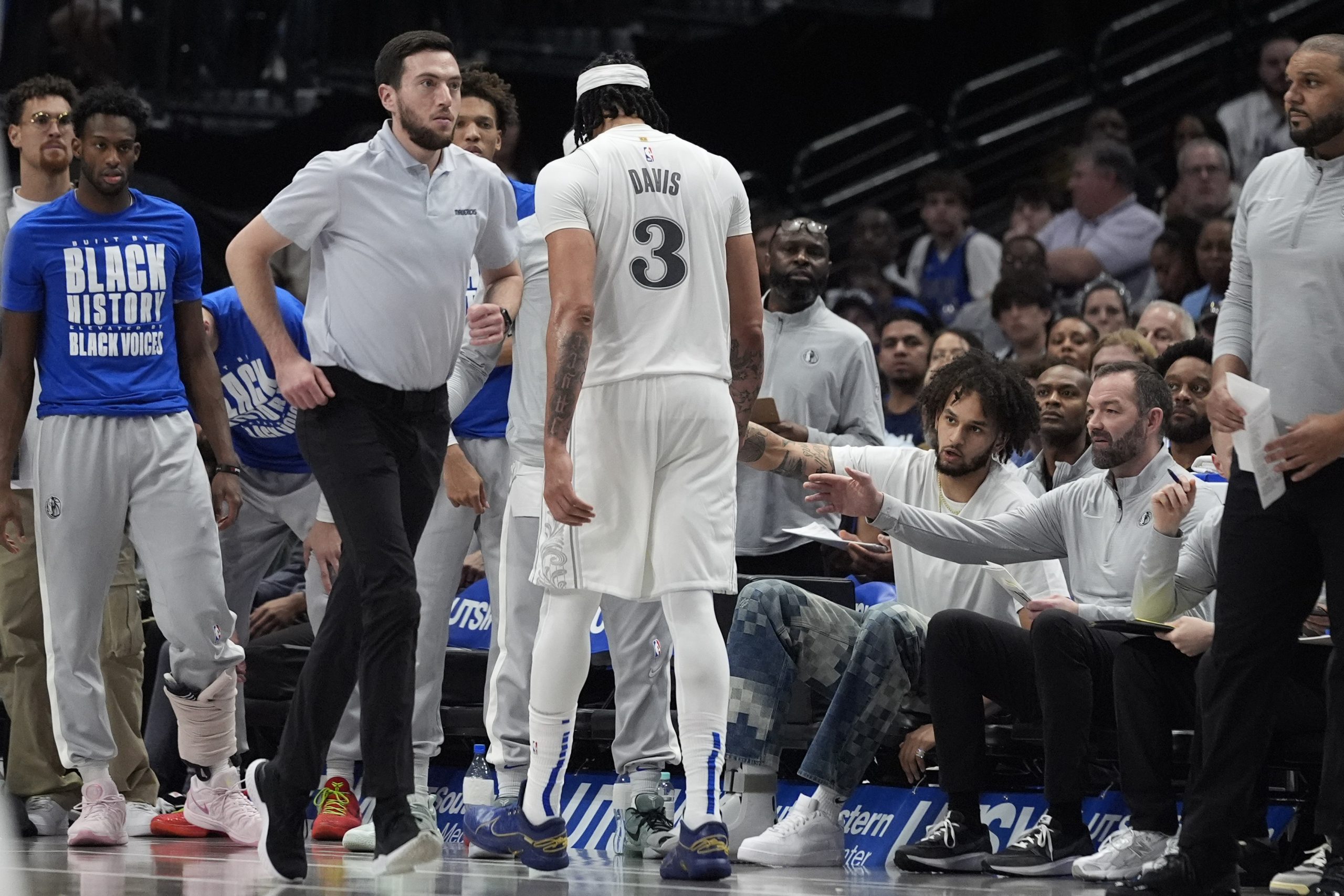 Davis y Young, las nuevas apuestas de los Wizards, se pierden la temporada: ¿Una estrategia a largo plazo?