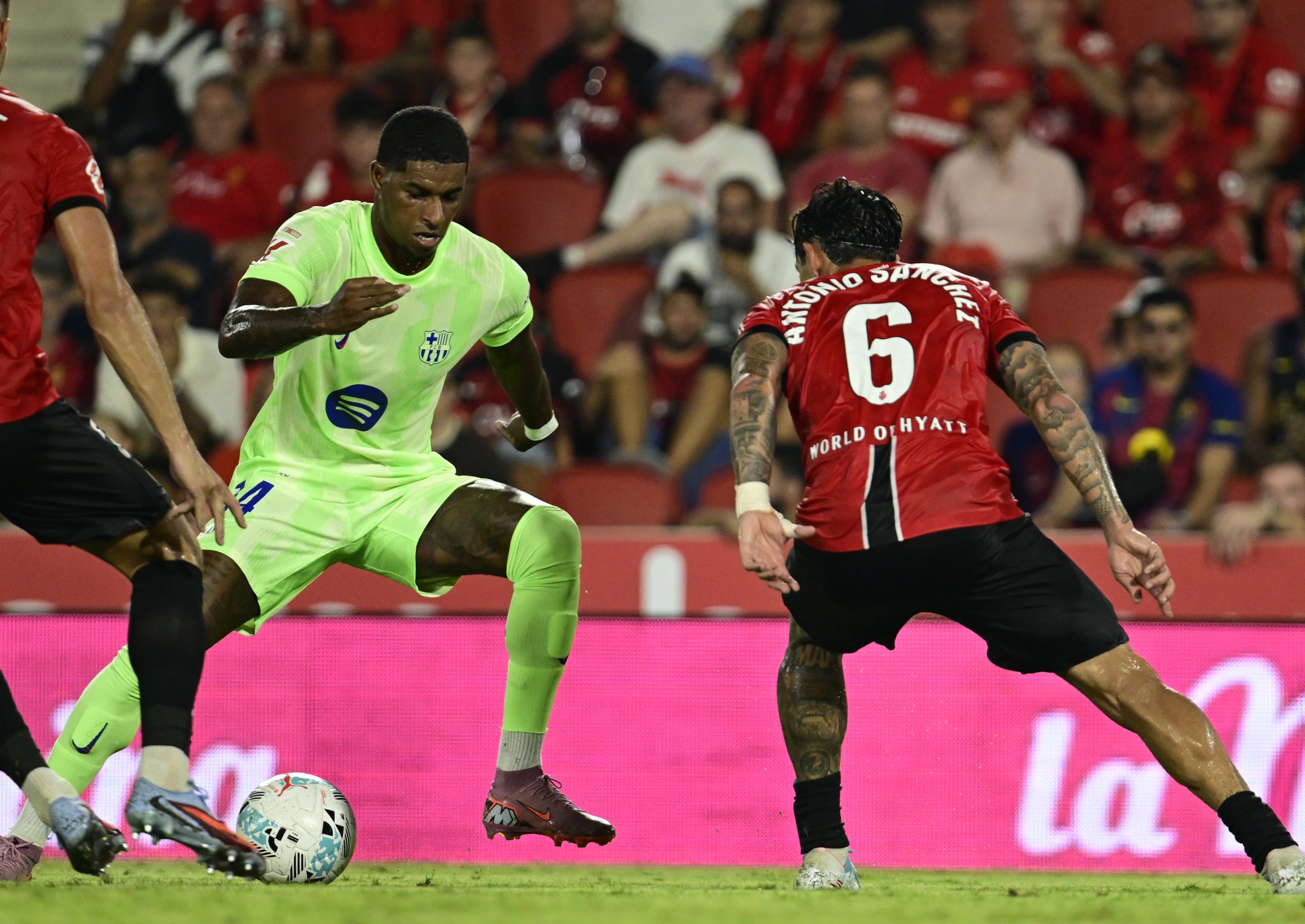 Mallorca seeks to consolidate its position against the giant Barça
