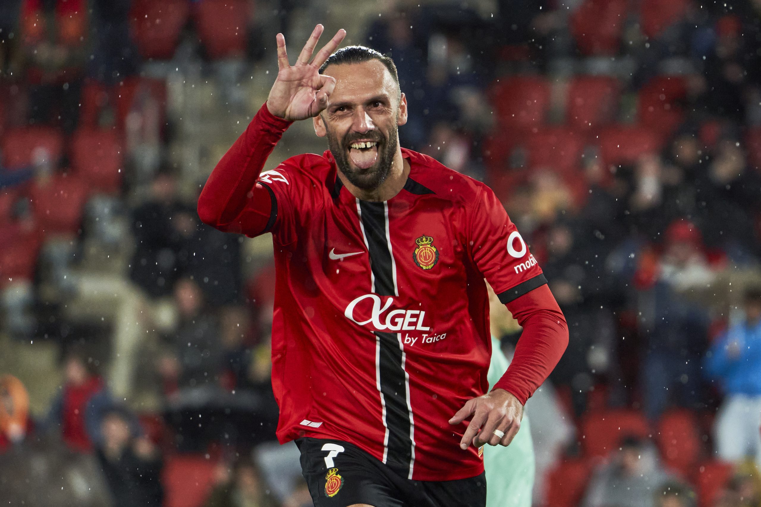 Vedat Muriqi: el carisma que enamora a los aficionados del fútbol