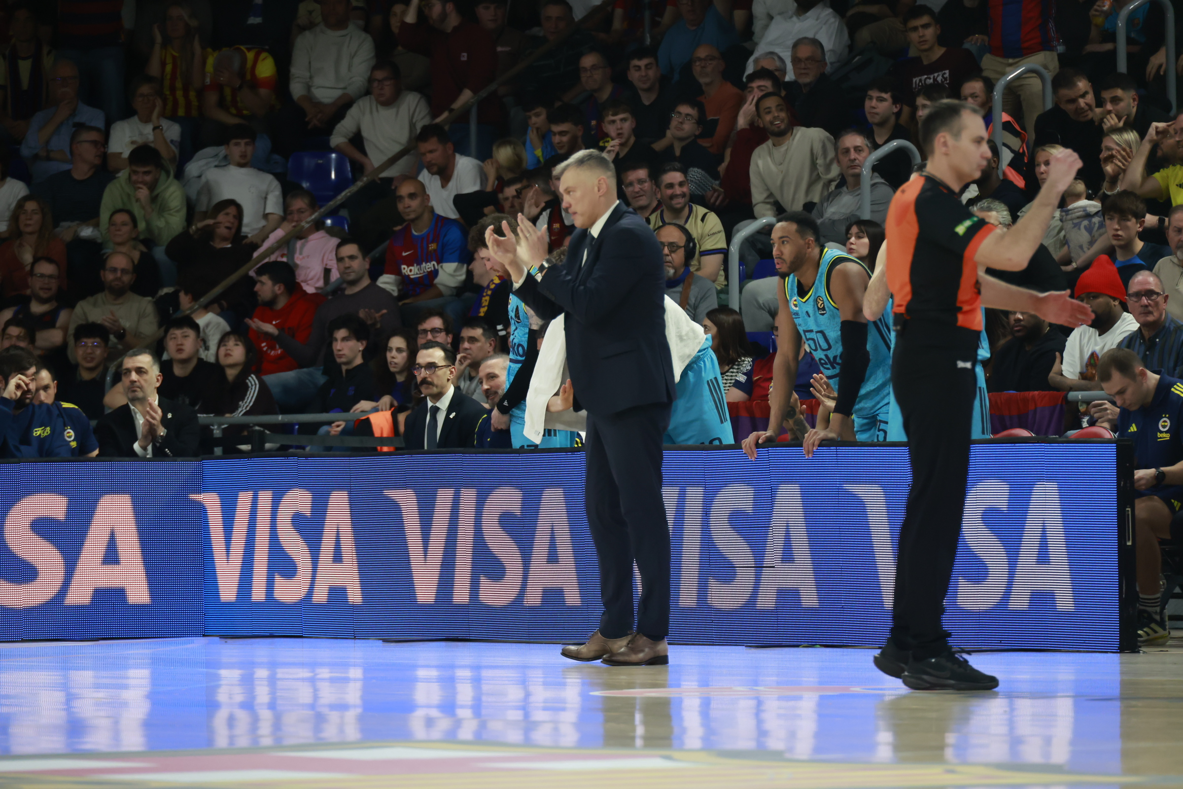 Barça fights in vain: defeat against Fenerbahçe and an emotional return