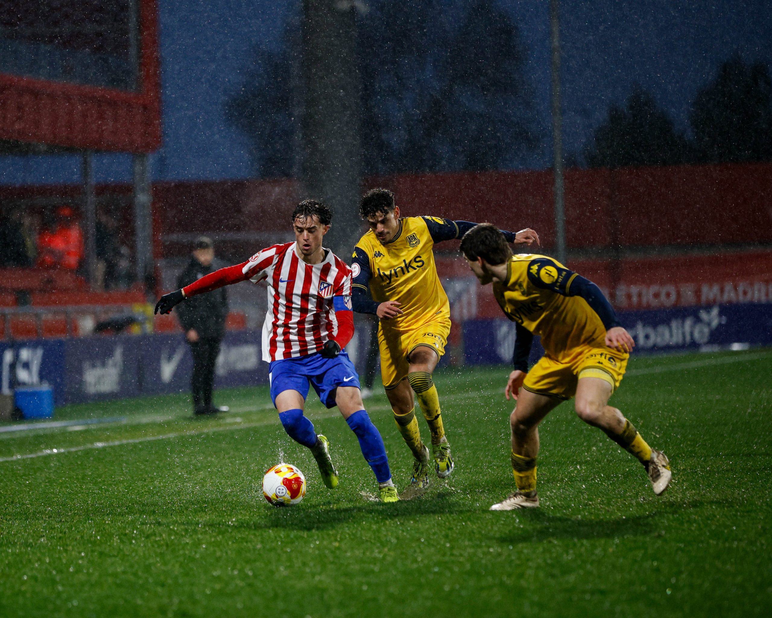 A Soggy Derby: Atlético Madrileño and Alcorcón Seal a Goalless Draw