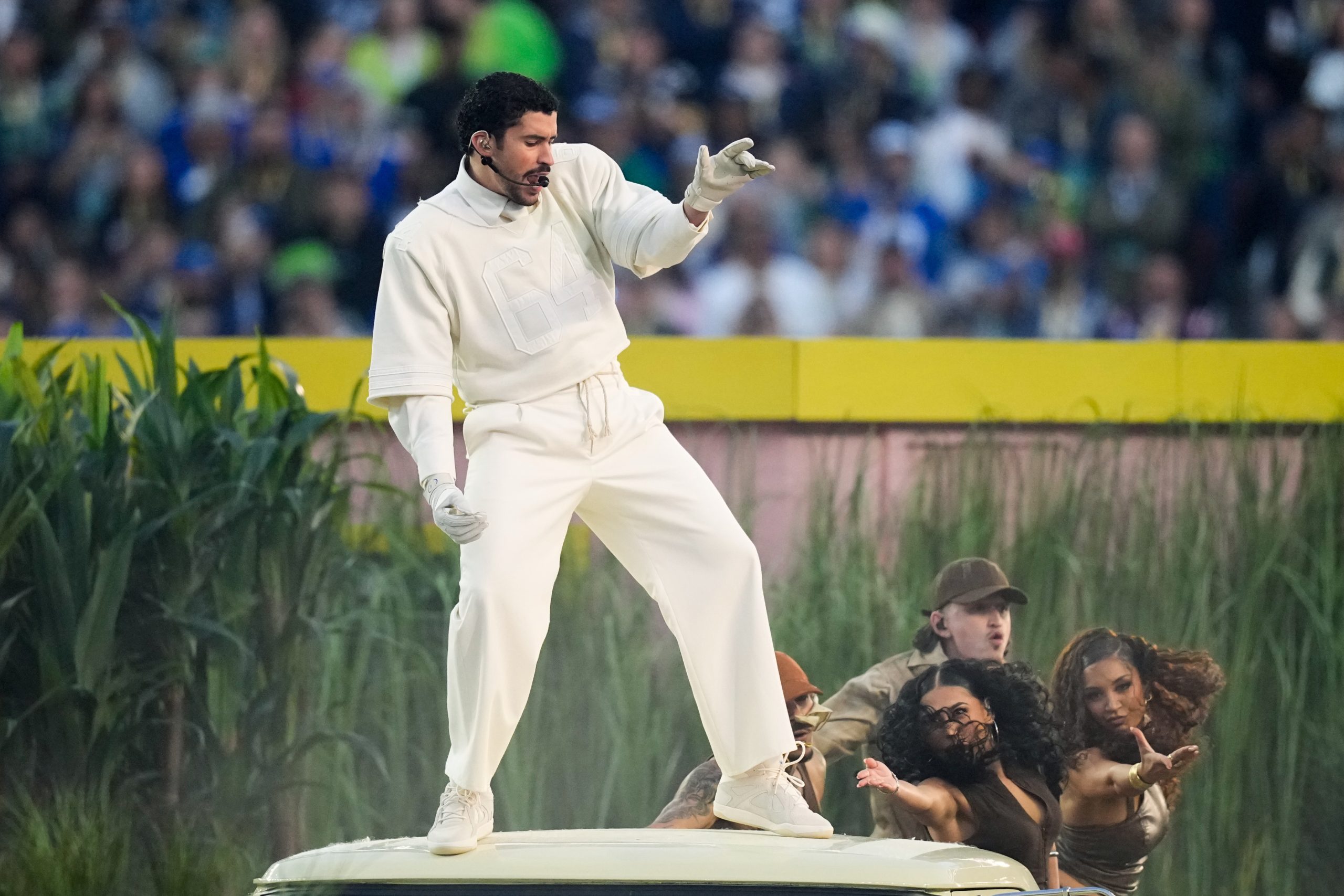 The Bad Rabbit Unleashes Chaos in X: The Social Network Collapses During Bad Bunny's Performance