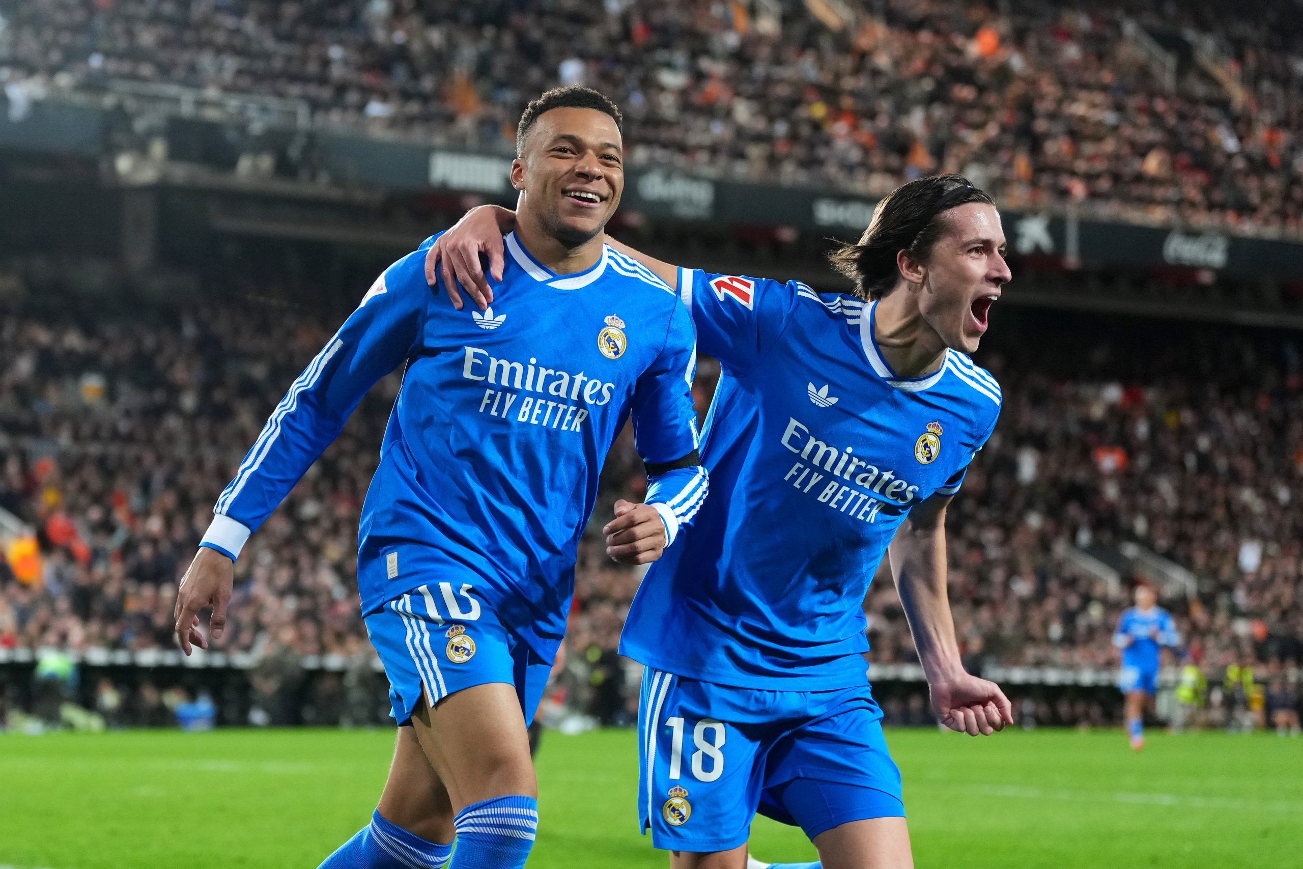 ¡Carreras Desbloquea al Real Madrid en Mestalla con un Golazo!