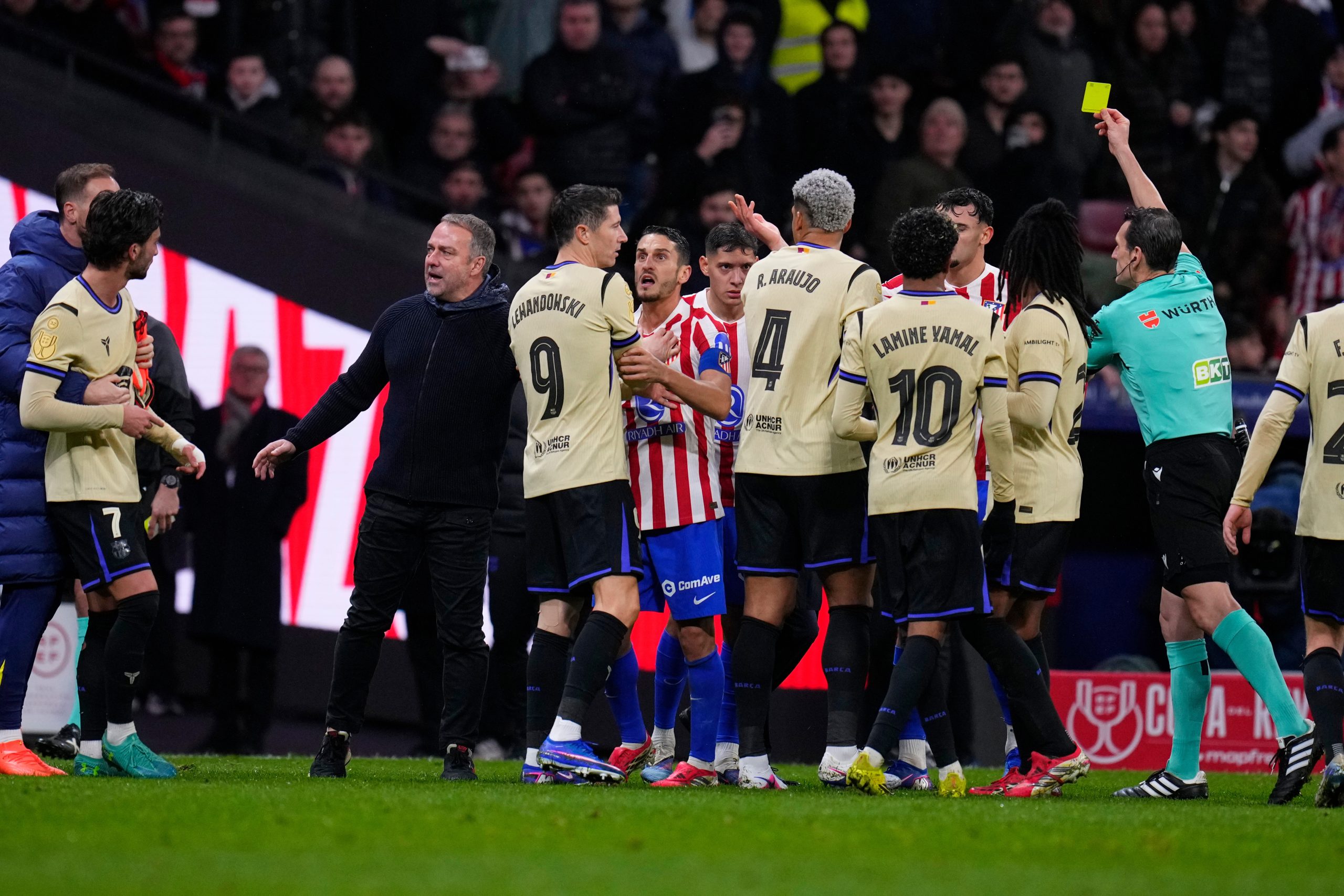 The curious relationship between coaches and referees in La Liga
