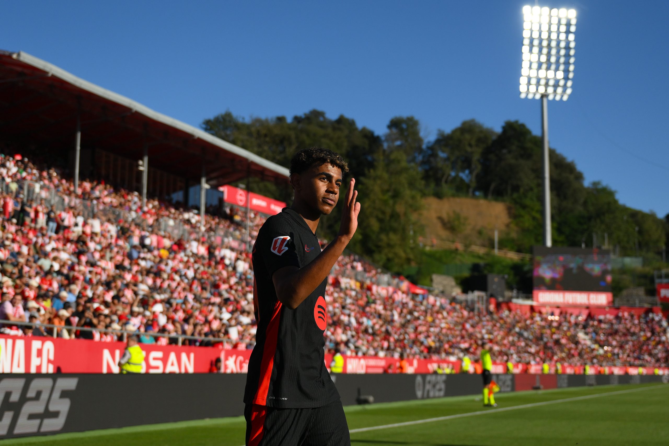 Girona and FC Barcelona: A decisive duel for the leadership of LaLiga