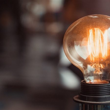 La electricidad en España: precios récord y nuevas estrategias para ahorrar