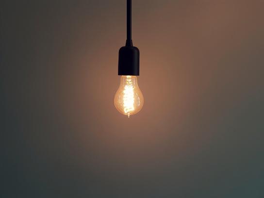 Spain registers a respite in electricity: prices at the daily minimum thanks to the gas cap