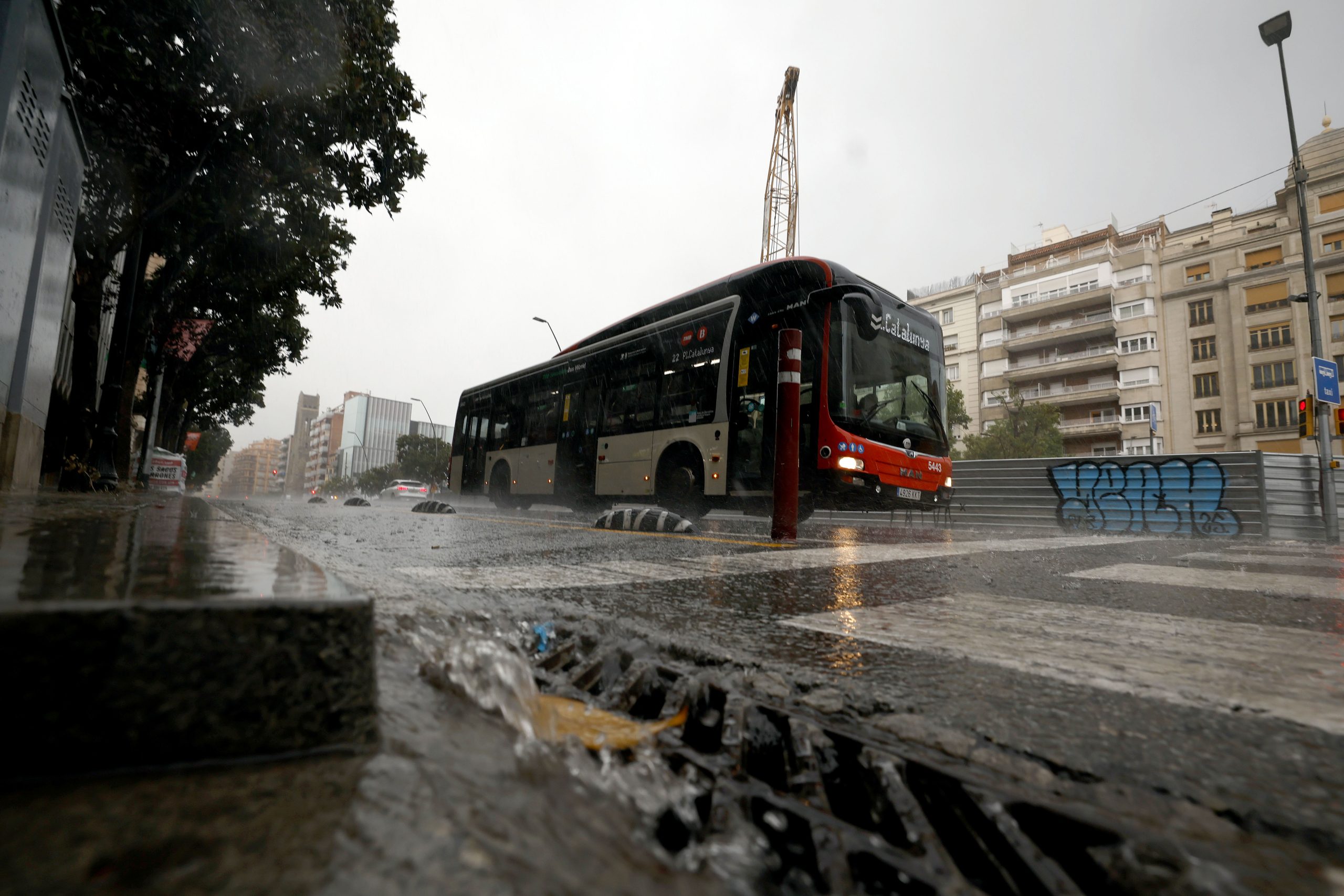 Regina Unleashes the Storm: Catalonia on Alert for Torrential Rains and Rough Seas