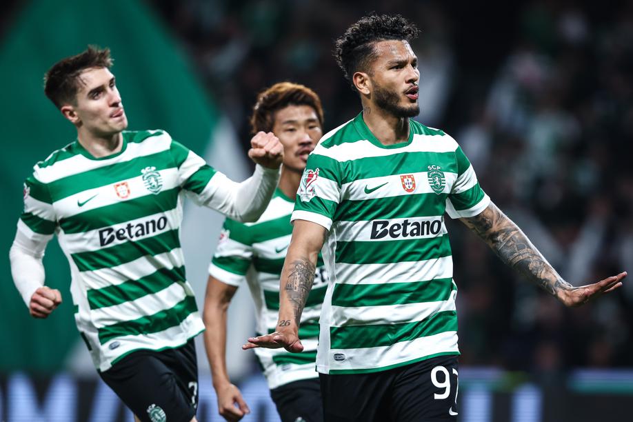 Sporting takes a firm step towards the Cup final with a goal from Suárez against a Porto that was close to a tie